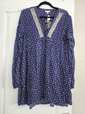 Kori Navy Floral Lace-Up Tunic  with Cream V- Neck Cottage Lace Size L NWT